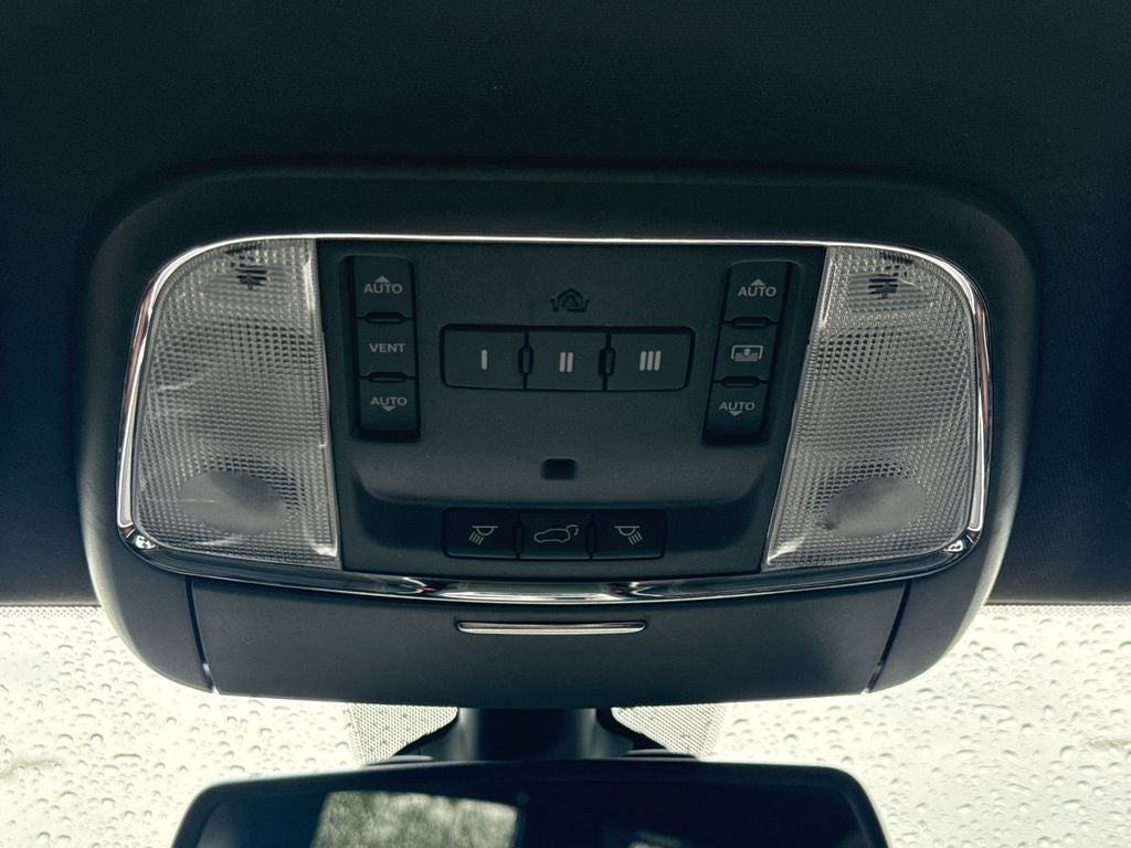2014 Jeep Grand Cherokee Overland 4WD Near Milwaukee WI