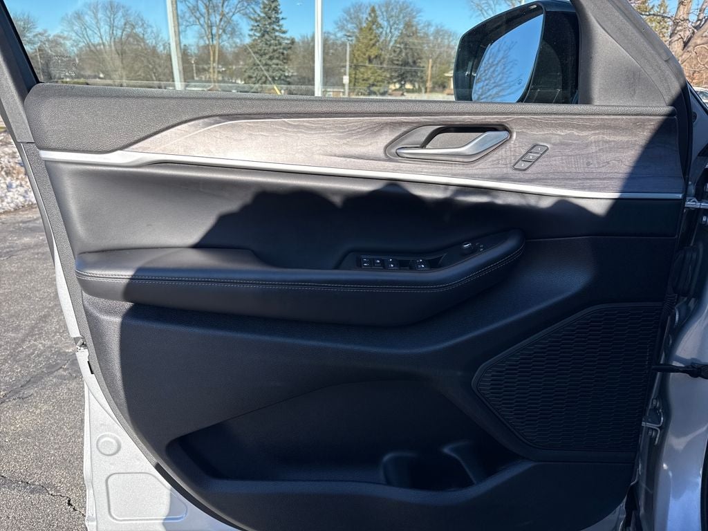 2024 Jeep Grand Cherokee Limited Blue Certified 4WD Near Milwaukee WI