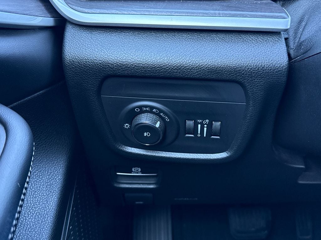 2024 Jeep Grand Cherokee Limited Blue Certified 4WD Near Milwaukee WI