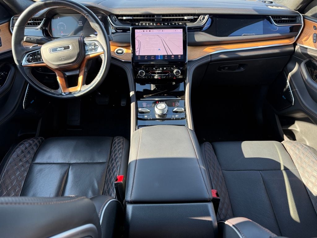 2023 Jeep Grand Cherokee Summit 4WD Near Milwaukee WI