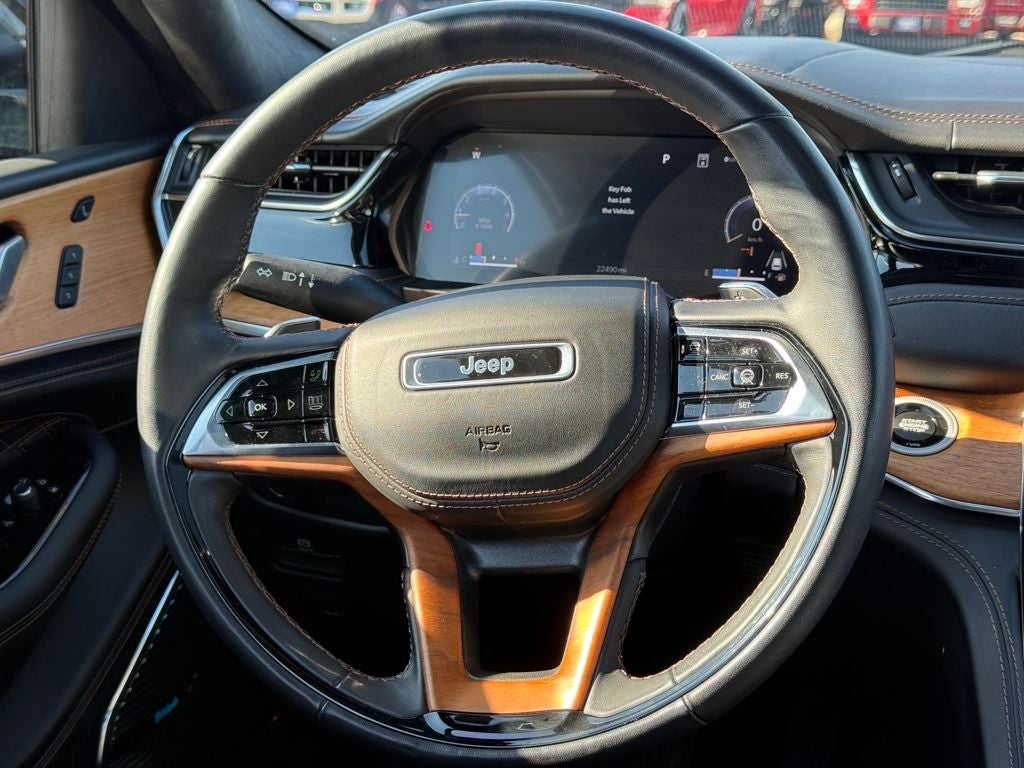 2023 Jeep Grand Cherokee Summit 4WD Near Milwaukee WI