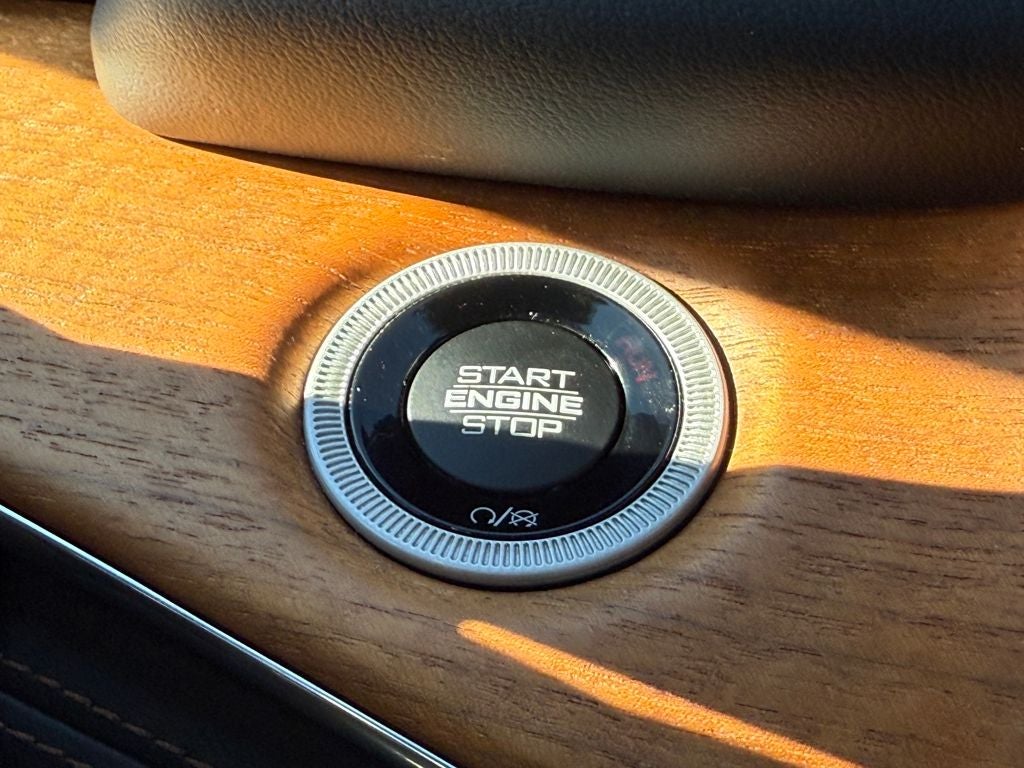 2023 Jeep Grand Cherokee Summit 4WD Near Milwaukee WI