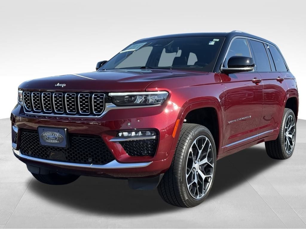 2023 Jeep Grand Cherokee Summit 4WD Near Milwaukee WI