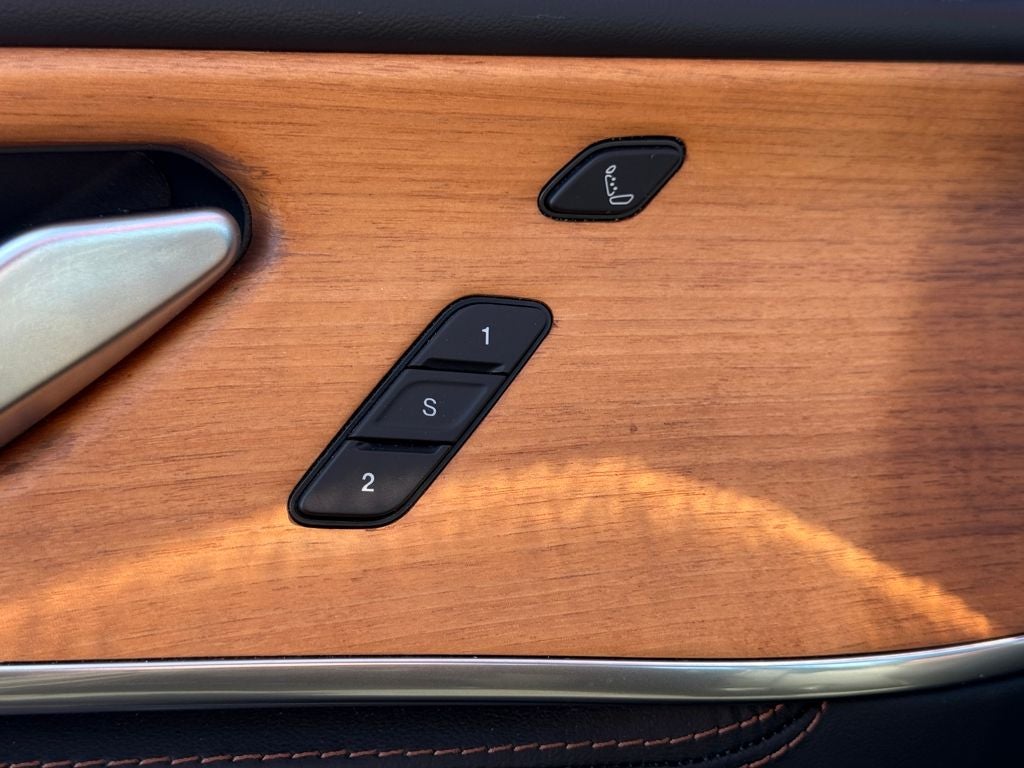 2023 Jeep Grand Cherokee Summit 4WD Near Milwaukee WI