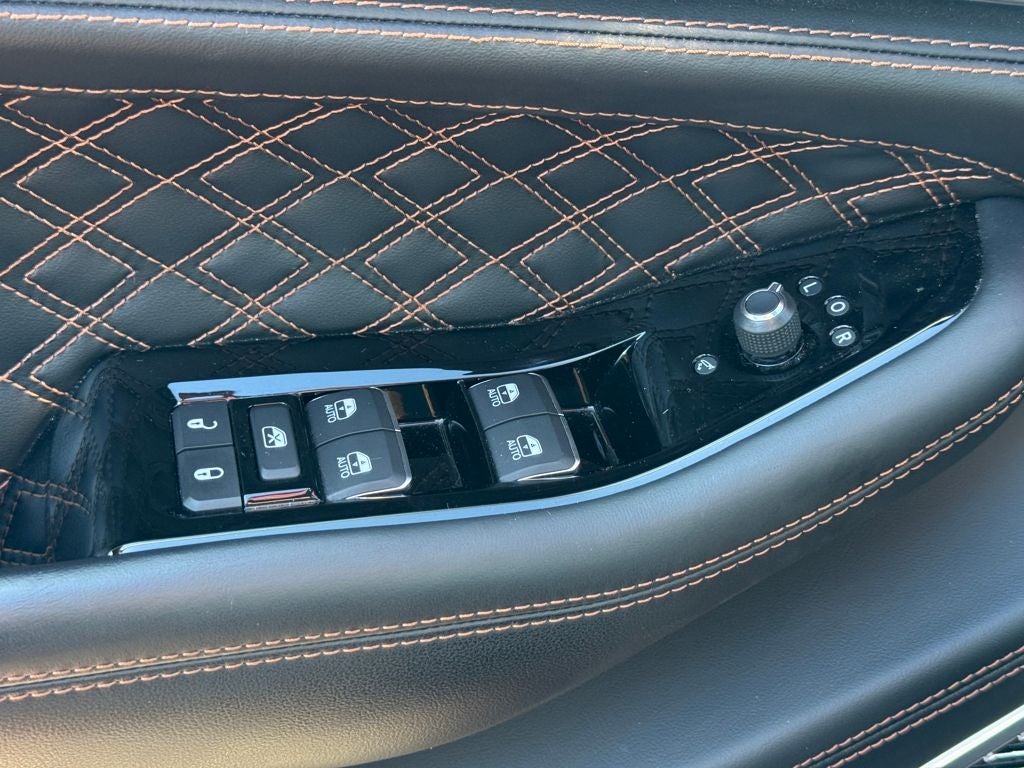 2023 Jeep Grand Cherokee Summit 4WD Near Milwaukee WI