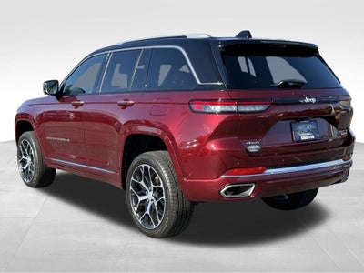 2023 Jeep Grand Cherokee Summit 4WD Near Milwaukee WI
