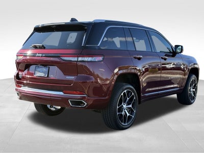 2023 Jeep Grand Cherokee Summit 4WD Near Milwaukee WI