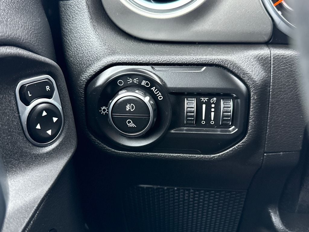 2020 Jeep Gladiator Overland Blue Certified 4WD Near Milwaukee WI