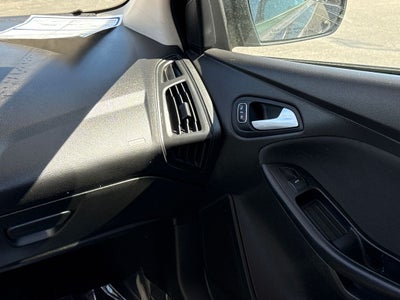 2017 Ford Focus SE Blue Certified Near Milwaukee WI