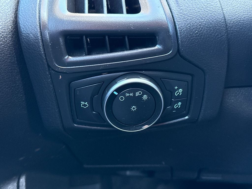 2017 Ford Focus SE Blue Certified Near Milwaukee WI
