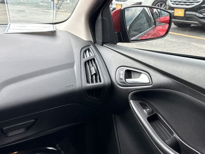 2018 Ford Focus SE Blue Certified Near Milwaukee WI