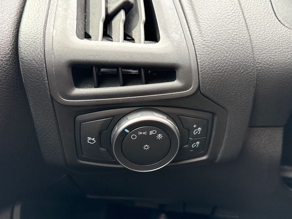 2018 Ford Focus SE Blue Certified Near Milwaukee WI