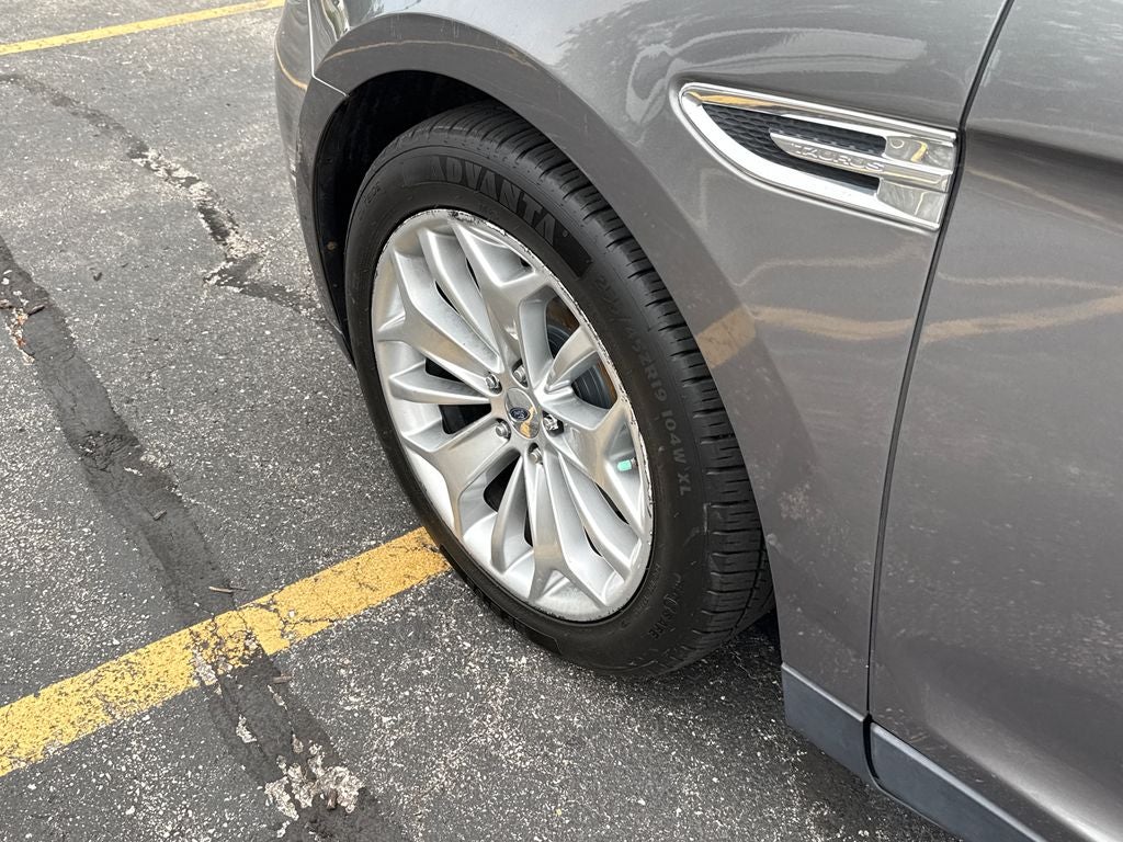 2013 Ford Taurus Limited Near Milwaukee WI