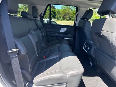 2025 Ford Expedition Active Certified 4WD Near Milwaukee WI