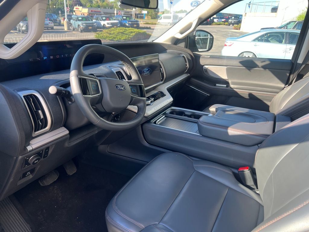 2025 Ford Expedition Active Certified 4WD Near Milwaukee WI