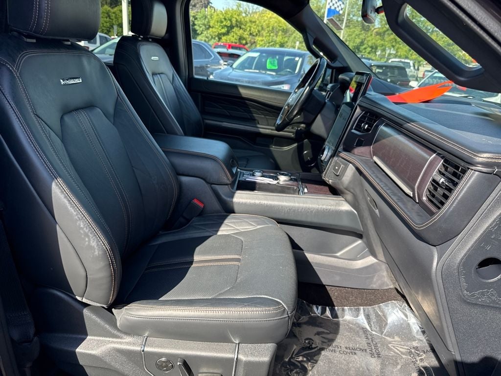 2022 Ford Expedition Platinum Certified 4WD Near Milwaukee WI