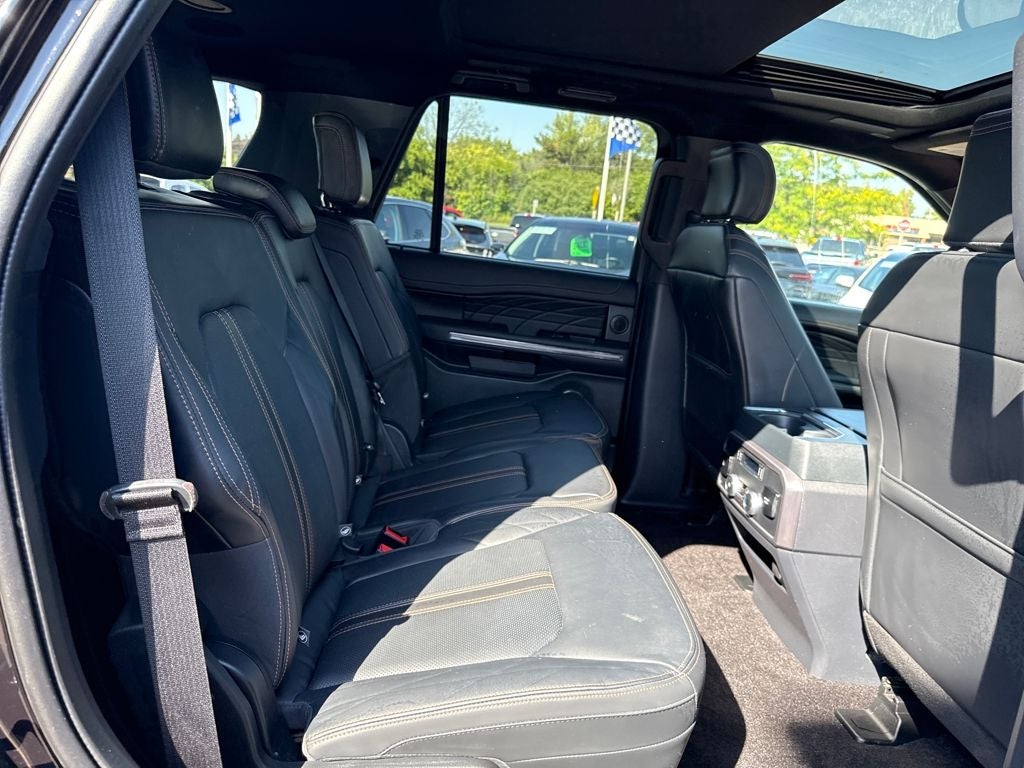 2022 Ford Expedition Platinum Certified 4WD Near Milwaukee WI