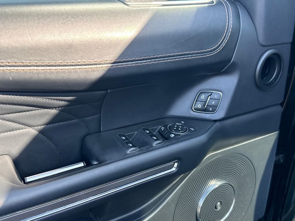 2022 Ford Expedition Platinum Certified 4WD Near Milwaukee WI