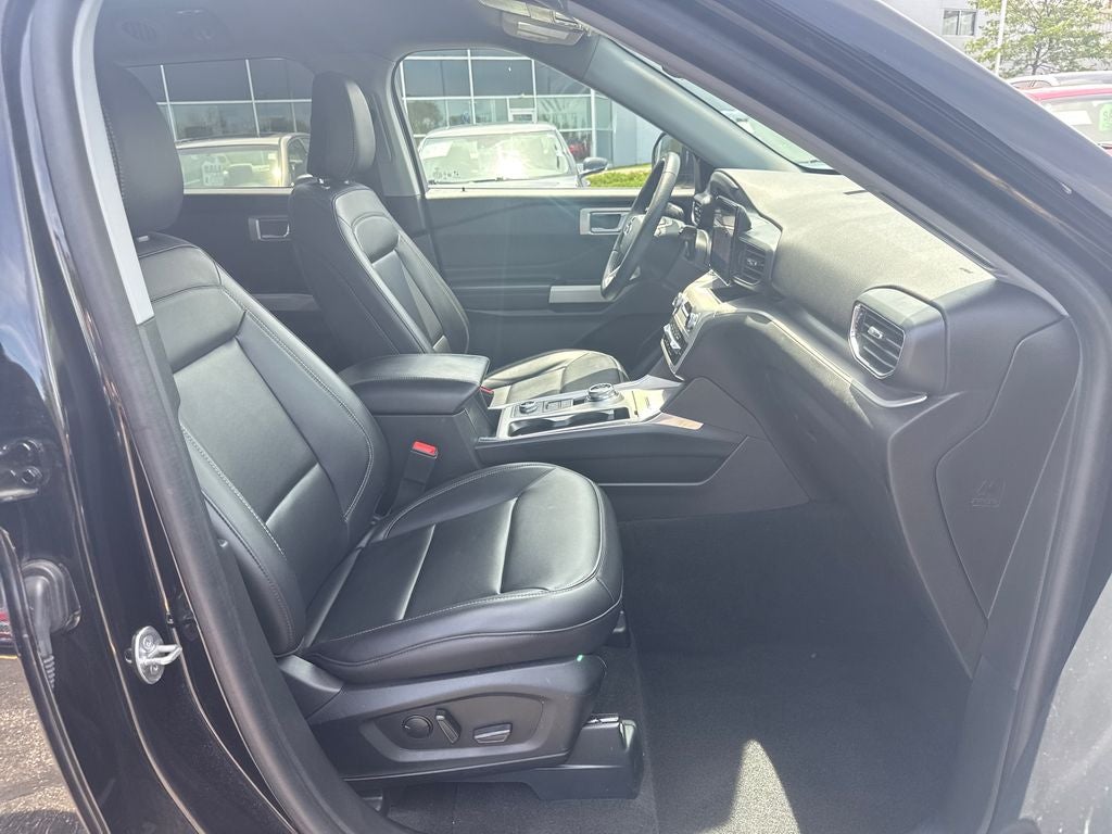 2024 Ford Explorer XLT Certified 4WD Near Milwaukee WI