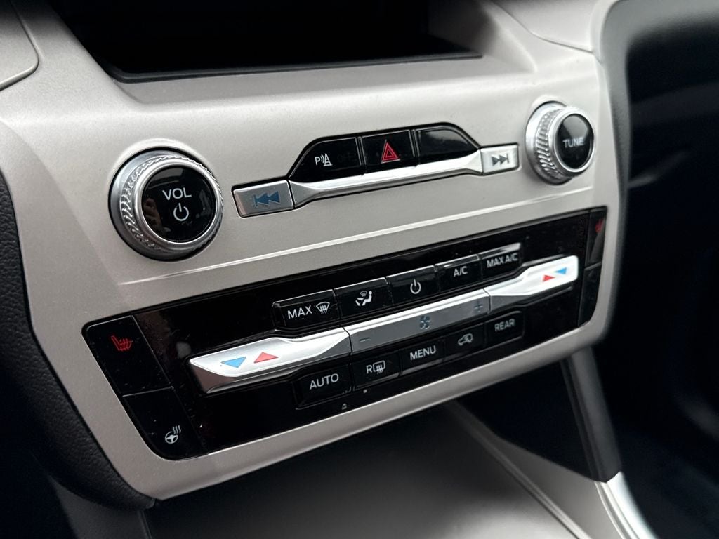 2023 Ford Explorer XLT Certified 4WD Near Milwaukee WI