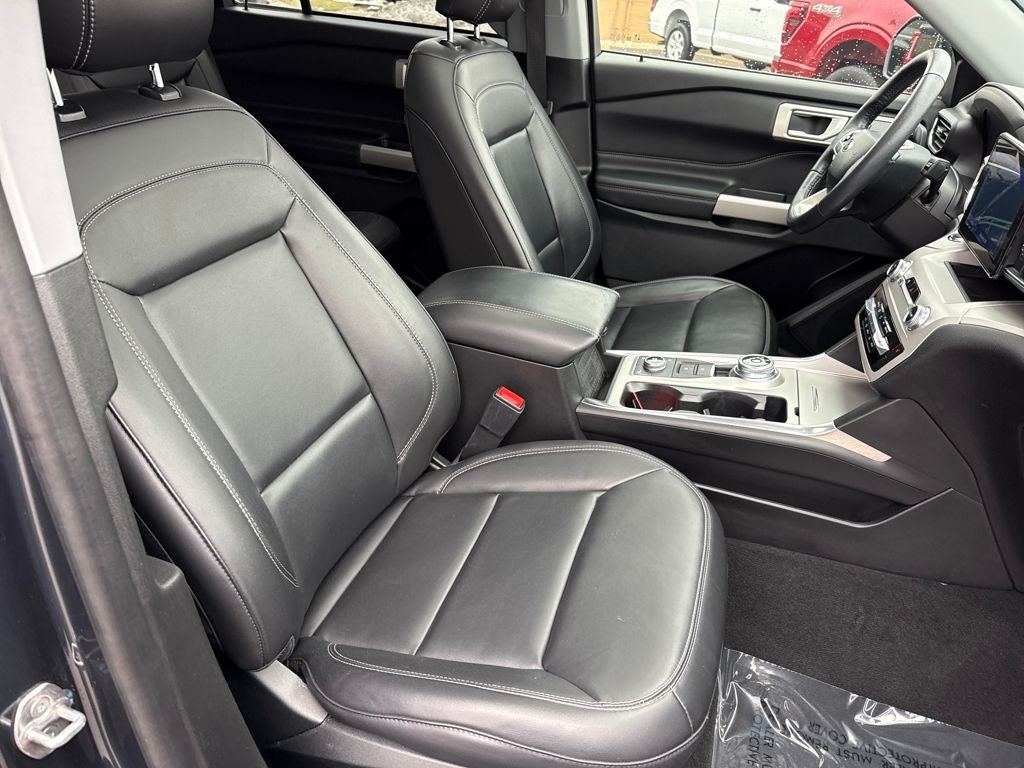 2023 Ford Explorer XLT Certified 4WD Near Milwaukee WI