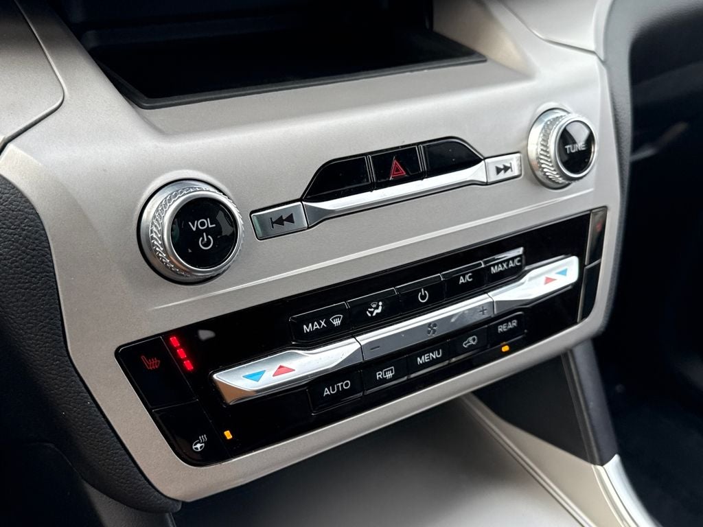 2023 Ford Explorer XLT Certified 4WD Near Milwaukee WI