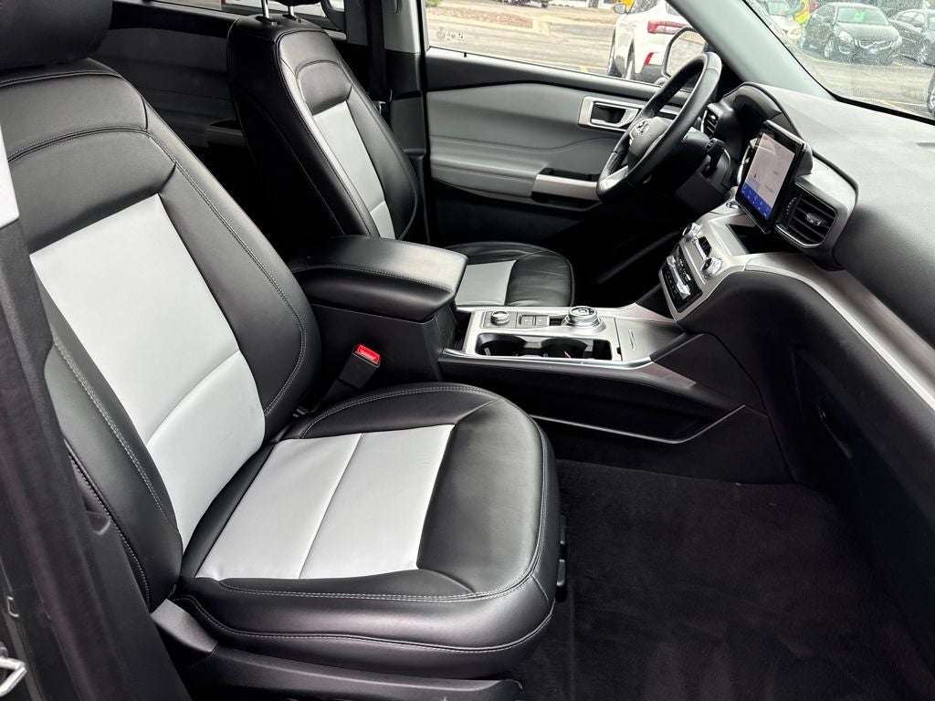 2023 Ford Explorer XLT Certified 4WD Near Milwaukee WI