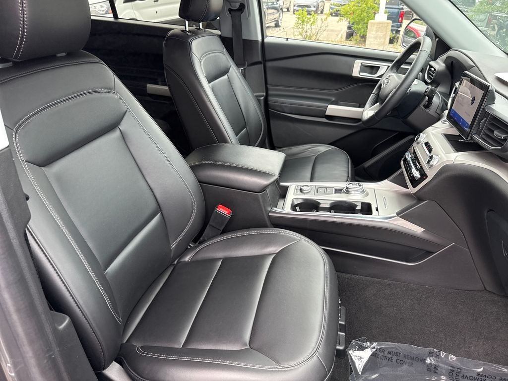 2024 Ford Explorer XLT Certified 4WD Near Milwaukee WI