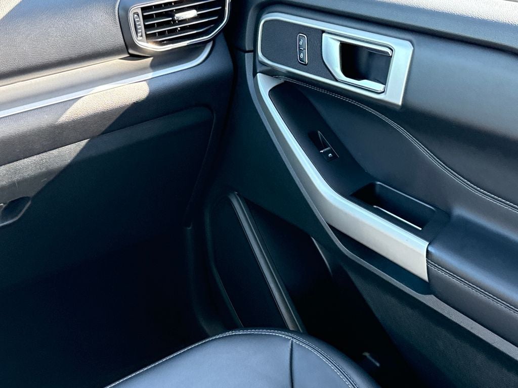 2023 Ford Explorer XLT Certified 4WD Near Milwaukee WI