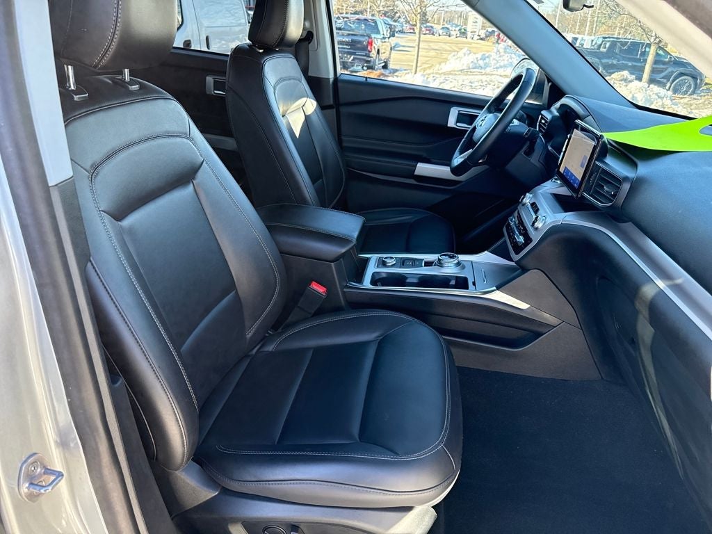 2023 Ford Explorer XLT Certified 4WD Near Milwaukee wI