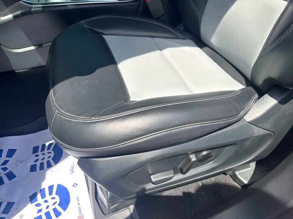 2024 Ford Explorer XLT Certified 4WD Near Milwaukee WI