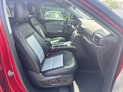 2024 Ford Explorer XLT Certified 4WD Near Milwaukee WI