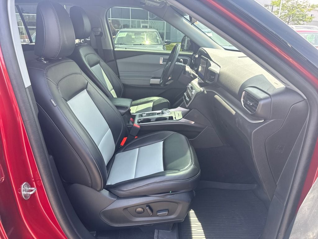 2024 Ford Explorer XLT Certified 4WD Near Milwaukee WI