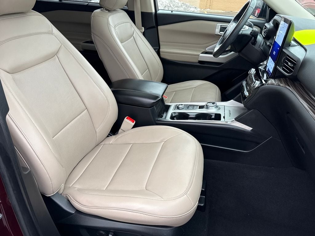 2023 Ford Explorer Limited Certified 4WD Near Milwaukee WI