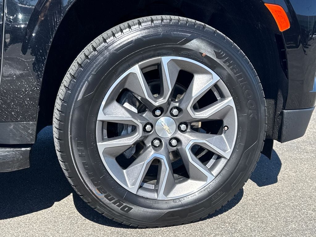 2022 Chevrolet Suburban LS Blue Certified 4WD Near Milwaukee WI