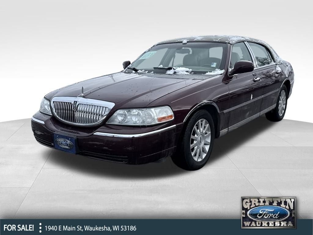 2006 Lincoln Town Car Signature Near Milwaukee WI