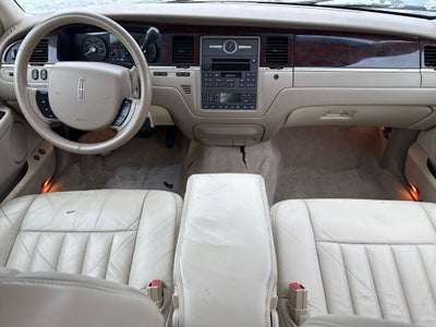 2006 Lincoln Town Car Signature Near Milwaukee WI