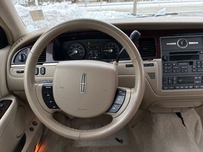 2006 Lincoln Town Car Signature Near Milwaukee WI