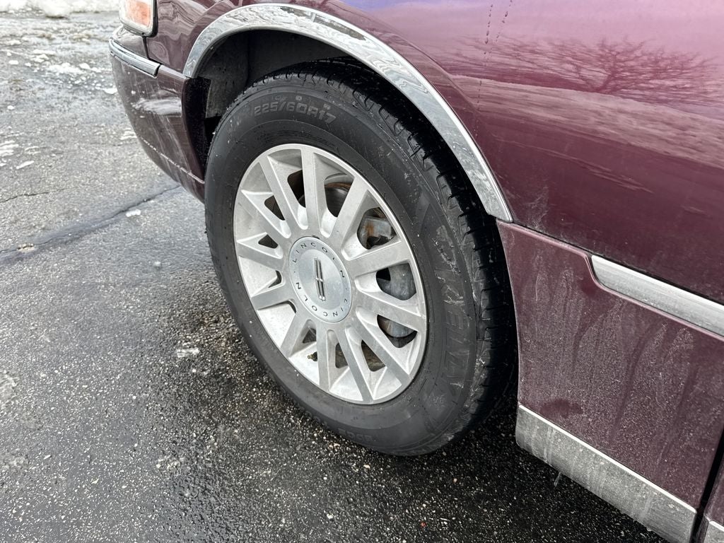 2006 Lincoln Town Car Signature Near Milwaukee WI