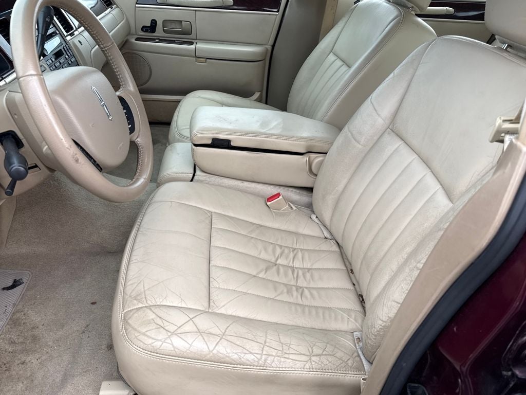 2006 Lincoln Town Car Signature Near Milwaukee WI