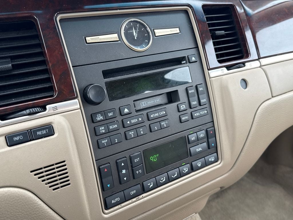 2006 Lincoln Town Car Signature Near Milwaukee WI