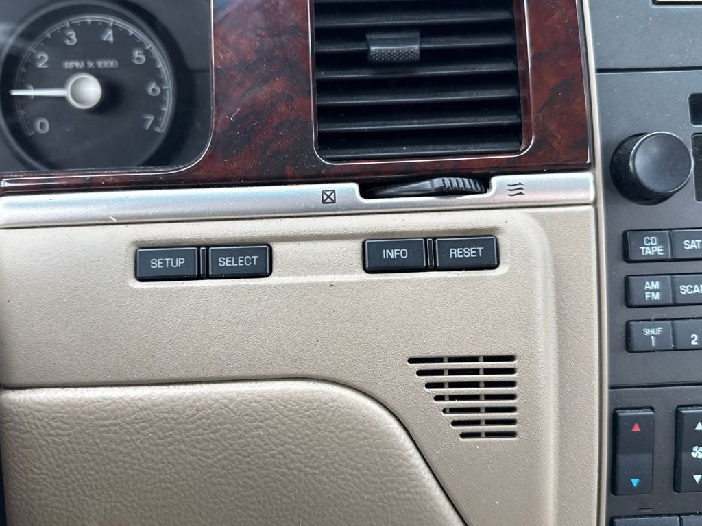 2006 Lincoln Town Car Signature Near Milwaukee WI