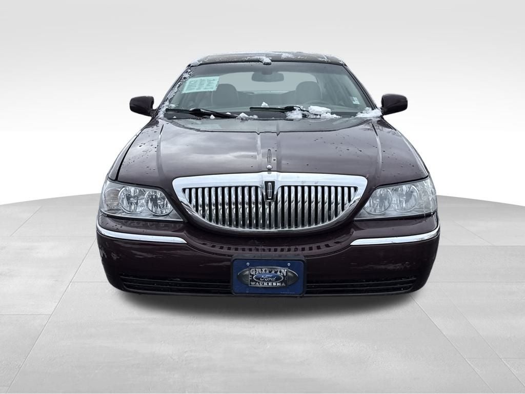2006 Lincoln Town Car Signature Near Milwaukee WI