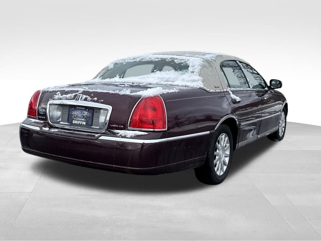 2006 Lincoln Town Car Signature Near Milwaukee WI