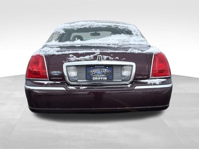 2006 Lincoln Town Car Signature Near Milwaukee WI