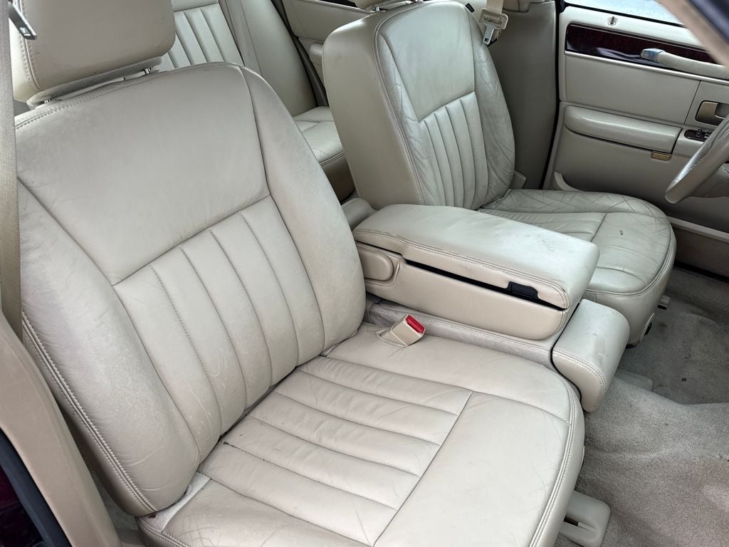 2006 Lincoln Town Car Signature Near Milwaukee WI