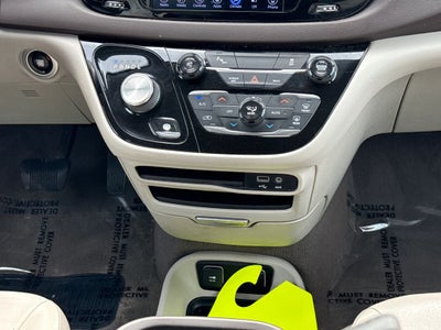 2017 Chrysler Pacifica Touring L