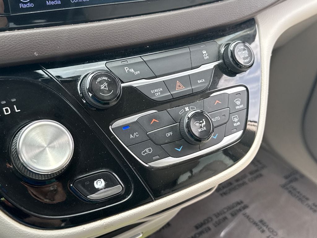 2017 Chrysler Pacifica Touring L