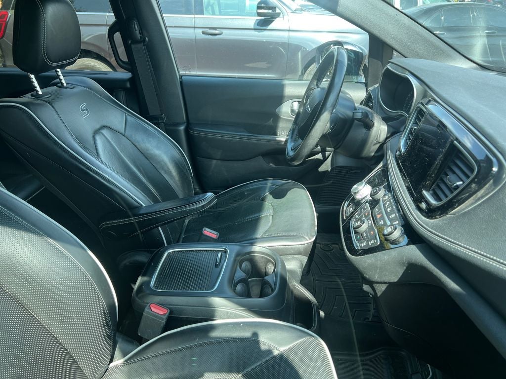 2019 Chrysler Pacifica Limited Blue Certified Near Milwaukee WI