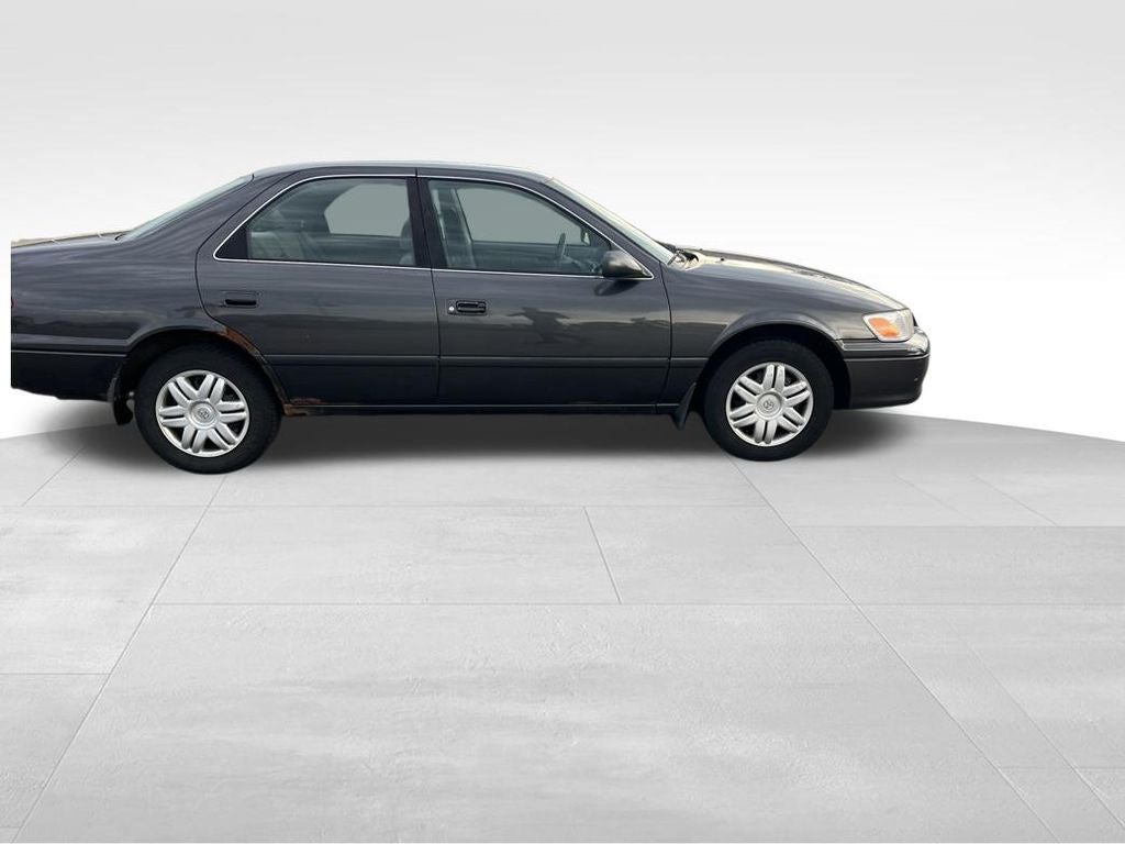 2001 Toyota Camry LE 2.2L 4CYL GREAT FUEL ECONOMY